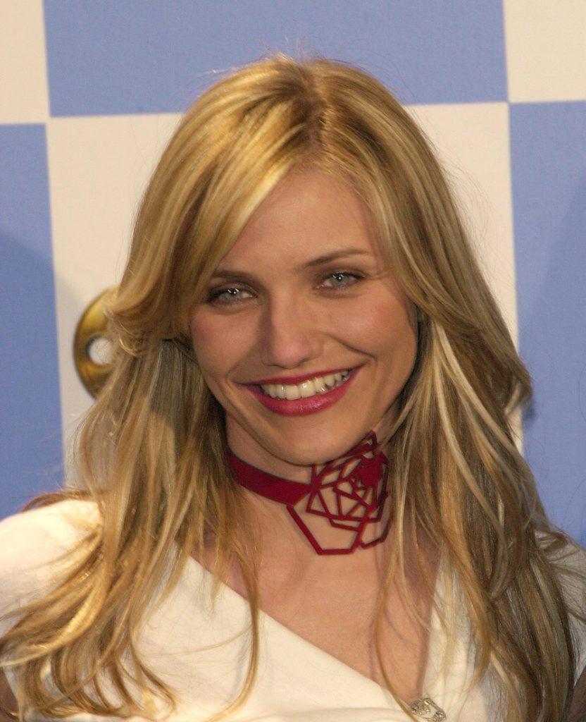 387552 27: Actress Cameron Diaz, recipient of the award for "Favorite Action Team" for her role in "Charlie's Angels," poses for photographers at the 7th Annual Blockbuster Awards April 10, 2001 at the Shrine Auditorium in Los Angeles, CA. (Photo by Chris Weeks/Liaison)